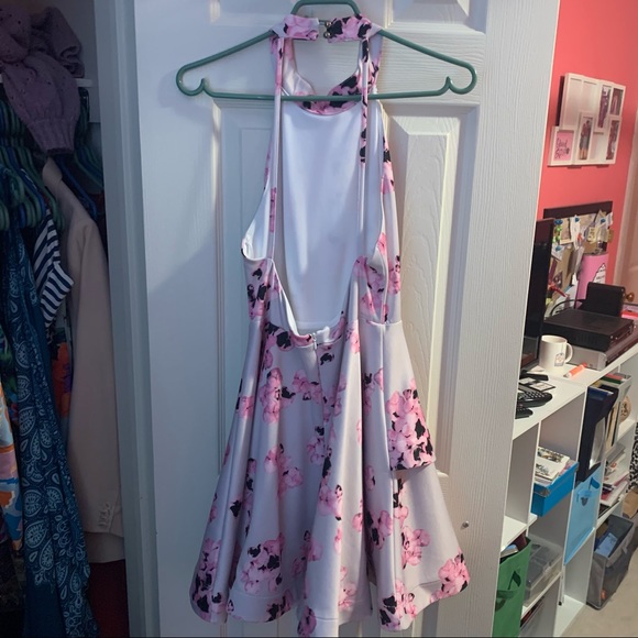 Light grey and pink floral fit and flare dress - Picture 3 of 4